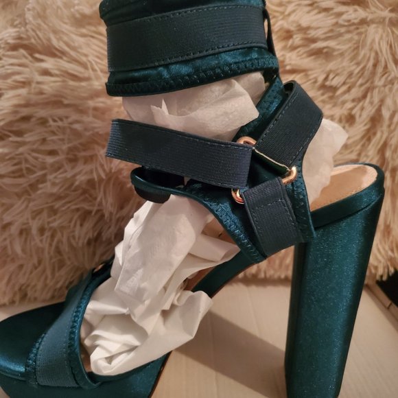 Green Satin heels - Picture 2 of 8